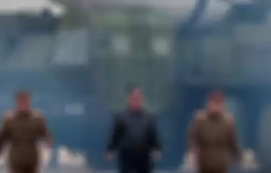 Kim Jong Un dan petinggi militer Korea Utara di depan rudal ICBM