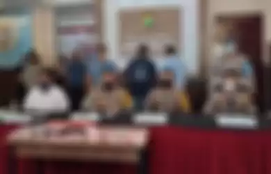 Polres Jakarta Selatan menggelar konferensi pers terkait penangkapan pelaku perampokan Bank Jabar-Banten (BJB) di Fatmawati, Cilandak, Jakarta Selatan.