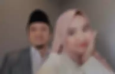 Heboh Ustaz Yusuf Mansur butuh uang Rp 1 triliun, Wirda Mansur justru tebar duit di lantai, ada apa gerangan?