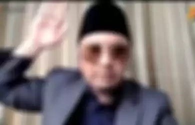 Viral video ustaz Yusuf Mansur ngamuk dan marah-marah sambil menggebrak meja. Katanya lagi butuh uang 1 triliun.