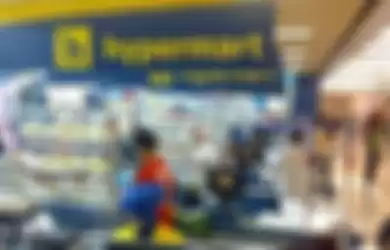 Ilustrasi supermarket Hypermart untuk belanja cerdas bayar pakai OVO