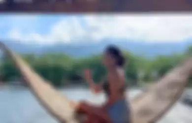Gisel pamer foto liburan sendirian di Ternate, Maluku Utara. Rupanya tabiat asli Gisel bikin Gading Marten kabur ke New York. 