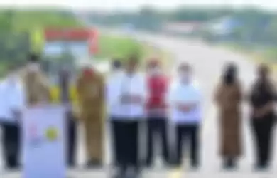 Jokowi Resmikan Jalan Lingkar Brebes-Tegal