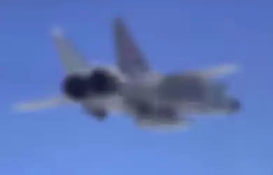 Pesawat MiG-31 membawa rudal hipersonik Khinzal