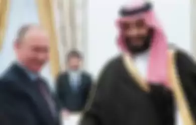 Vladimir Putin dan pangeran Arab Saudi Mohammed bin Salman 