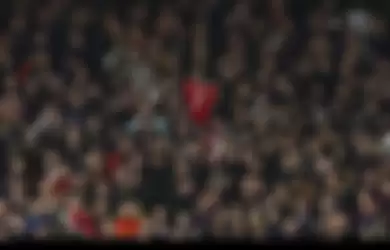 Fans Liverpool membentangkan jersey CR 7 di stadion Anfield sebagai bentuk penghormatan