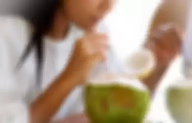 minum air kelapa di malam hari