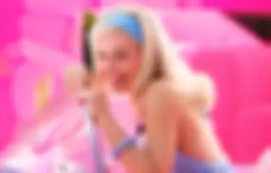 First Look Margot Robbie Sebagai Barbie di Versi Film Live Action
