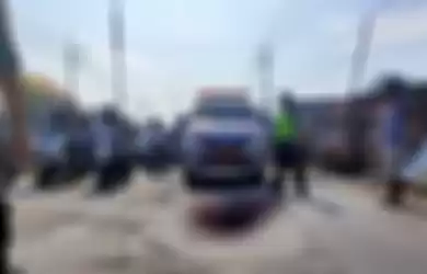 Pemudik menabrak ibunya sendiri hingga tewas di Mojokerto. Ini alasan polisi hentikan kasus kecelakaan maut pemudik itu. 