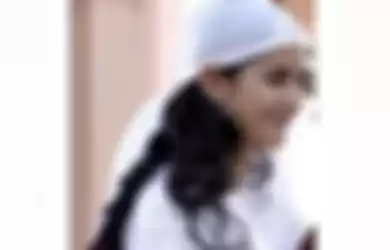 Bintang film Bollywood Katrina Kaif sempat dikira Muslim. Namun, dia akhirnya mengaku punya 2 agama. Foto seksinya bikin heboh netizen.