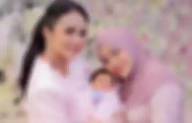 Krisdayanti hampir setiap hari tengok Ameena, reaksi Aurel Hermansyah jadi sorotan.