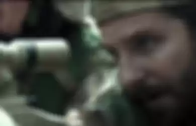 Bradley Cooper dalam American Sniper (2014)