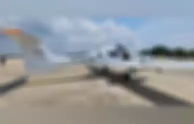 Pilot pesawat Malaysia nyaris diecgat jet F-16 TNI AU gegara nekat menerobos wilayah RI. Akhirnya pilot mendaratkan pesawatnya di Batam.