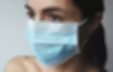 Pemerintah izinkan masyarakat melepas masker ketika beraktivitas di luar ruangan.  