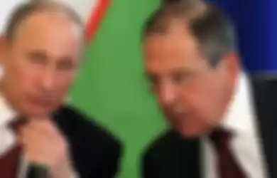 Presiden Rusia Vladimir Putin dan Menteri Luar Negeri Rusia Sergei Lavrov