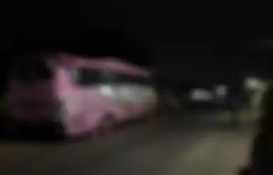 Sopir bus Pandawa yang mengalami kecelakaan maut di Ciamis, Jawa Barat diburu polisi. Sopir enteng bilang busnya mengalami rem blong. 
