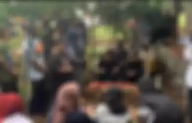 Polisi sampai saat ini masih menyembunyikan foto sopir Pajero yang menjadi tersangka kecelakaan depan Menara Saidah. Begini alasannya.