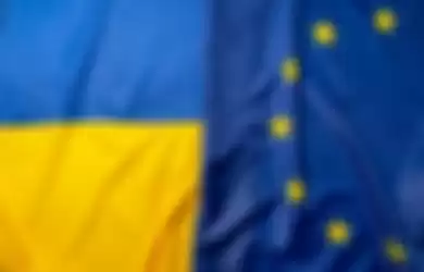 Bendera Uni Eropa dan Ukraina