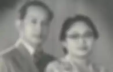 Foto muda Soeharto dan Ibu Tien