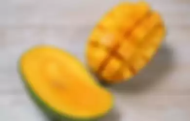 Makan buah mangga bisa berikan banyak manfaat untuk tubuh kita.