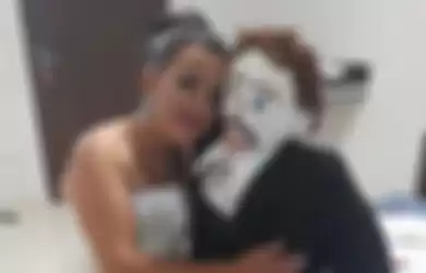 Seorang wanita di Brazil menikahi boneka kain dan mengaku memiliki anak setelah berhubungan dengan pasangannya tersebut.