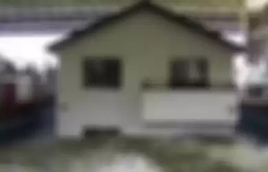 Rumah tahan banjir.