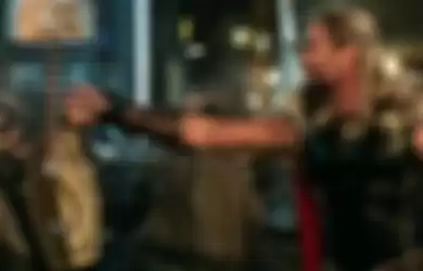Chris Hemsworth dalam film Thor:Love and Thunder, suka mobil SUV 