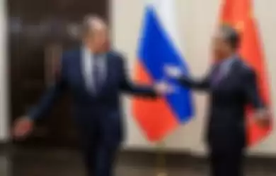 Menlu Rusia Sergei Lavrov bertemu dengan Menlu China Wang Yi di Denpasar, 7 Juli 2022
