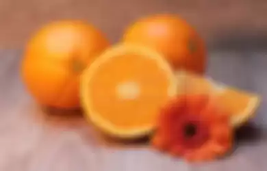 Aneka tips kecantikan, menghilangkan uban dengan buah jeruk.