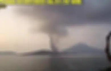 Cerita Legenda Munculnya Gunung Krakatau dan Asal-usul Selat Sunda, dari Guci yang Ditinggalkan Seorang Raja di Tengah-tengah Pulau Jawa dan Sumatera