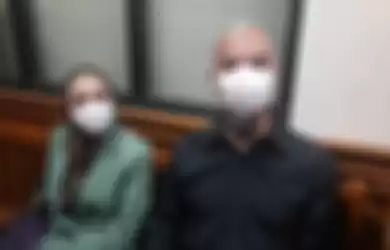 Pasangan selebritas Ahmad Dhani dan Mulan Jameela mendatangi Pengadilan Agama Jakarta Selatan untuk mengajukan permohonan penetapan asal-usul anak.