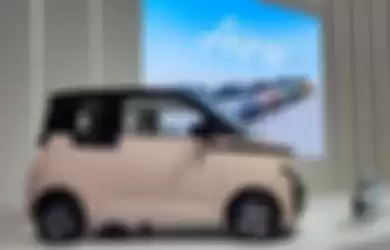 Mobil listrik Wuling Air EV di pameran mobil listrik PEVS 2022