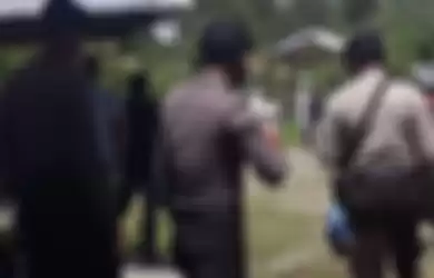 Prajurit TNI yang ditembak anggota Brimob di Papua ternyata punya keahlian khusus. Foto kondisi terkininya dicari-cari di media sosial.