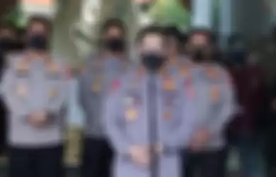 Kapolri hukum 3 jenderal polisi dengan cara begini setelah dinilai bikin kasus Brigadir J berjalan lambat. Foto wajhanya dicari. 