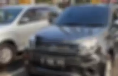 Daihatsu Terios, mobil pelat nomor RFH yang tabrak petugas
