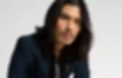 Virzha bawain kembali lagu 'Kupu-Kupu Malam' dengan video klip bernuansa gelap