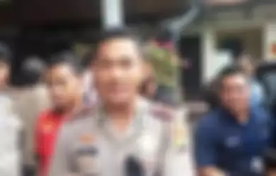 Ini sosok istri AKBP Ari Cahya Nugaraha yang karirnya hancur karena kasus Ferdy Sambo. Foto istri Ari bikin jenderal ini ikut komentar. 