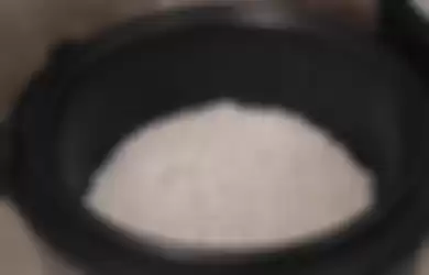 Aneka tips harian, begini cara agar nasi gak nempel di rice cooker.