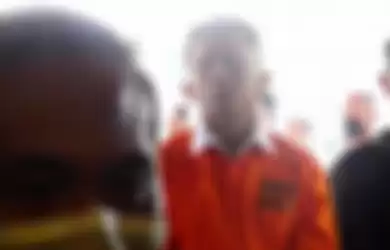 Cara Berjalan Ferdy Sambo Dengan Baju Tahanan Oranye Jadi Sorotan Usai 1,5 Jam Ditahan di Mobil Brimob.