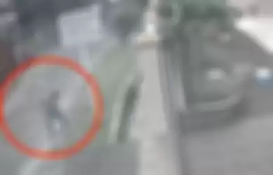 Dokter terekam CCTV jewer kuping anak tetangganya