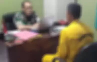 Salah satu prajurit TNI AD yang menjadi tersangka dugaan kasus mutilasi di Mimika, Papua, tengah diperiksa.