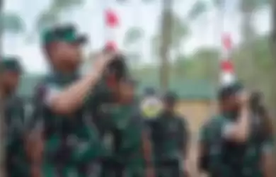 Panglima TNI Jenderal Andika Perkasa ungkap hubungan kerjanya dengan KSAD Jenderal Dudung Abdurachman. Anak Jenderal Dudung disorot.