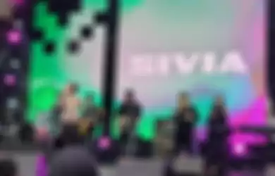 Sivia di panggung Flavs Festival 2022 hari pertama, bawakan lagu Suara yang mengisahkan tentang keresahannya.