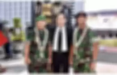 Ini penyebab Effendi Simbolon gagal menjadi saksi momen foto bareng Jenderal Dudung dan Panglima TNI Jenderal Andika di DPR. 