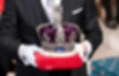 Mengapa Raja Charles III yang Warisi Takhta Kerajaan Inggris Belum Kenakan Mahkotanya?