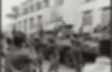 Panser Saracen Pengangkut 7 Mayat Korban G30 S yang Berdarah