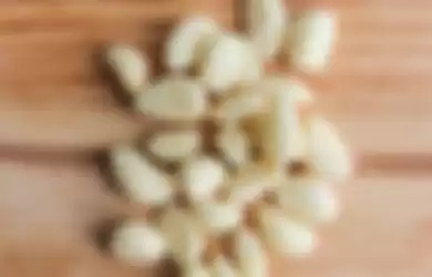 Ilustrasi bawang putih panggang