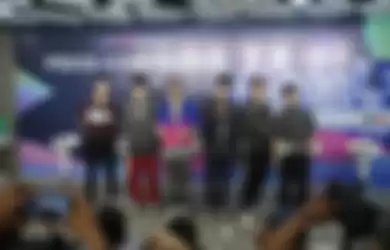 iKON saat tampil di press conference Jisphoria (1/10).