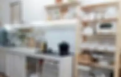 Inilah 5 cara mengatur dapur sempit agar rapi tanpa kitchen set. Saat foto hasilnya muncul, mertua sampai dibikin takjub lho!