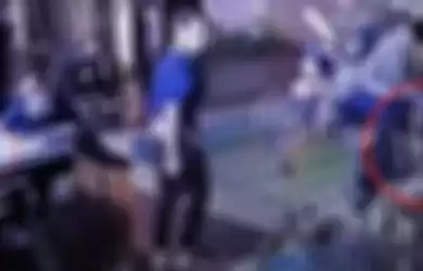 Rizky Billar melempar bola biliar ke Lesti Kejora terekam jelas dalam kamera CCTV. Kejadian itu bkin 7 sosok ini mematung.